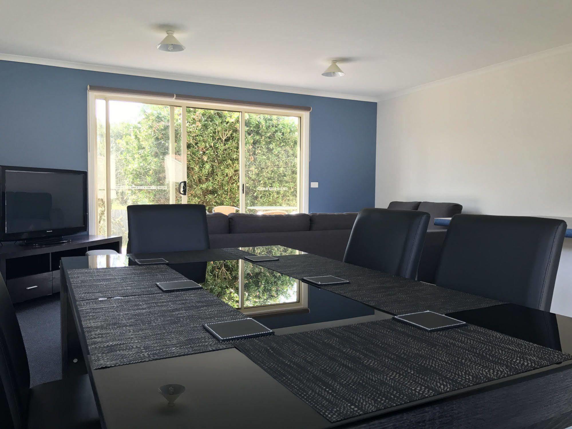 Woodbyne Resort Wimbledon Heights Экстерьер фото