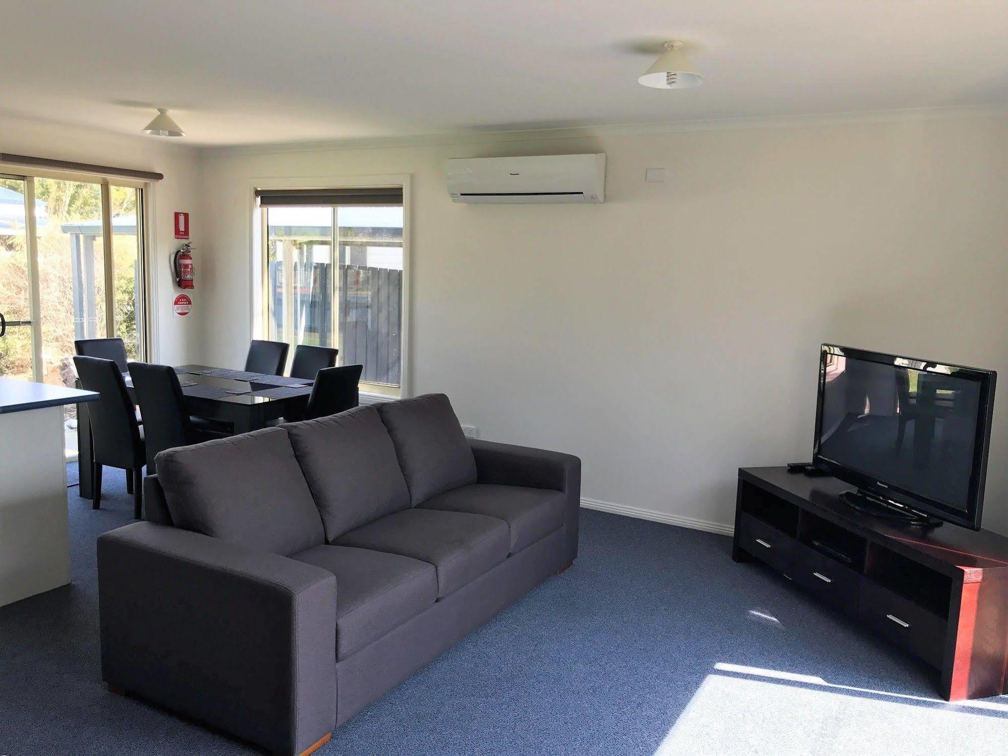 Woodbyne Resort Wimbledon Heights Экстерьер фото