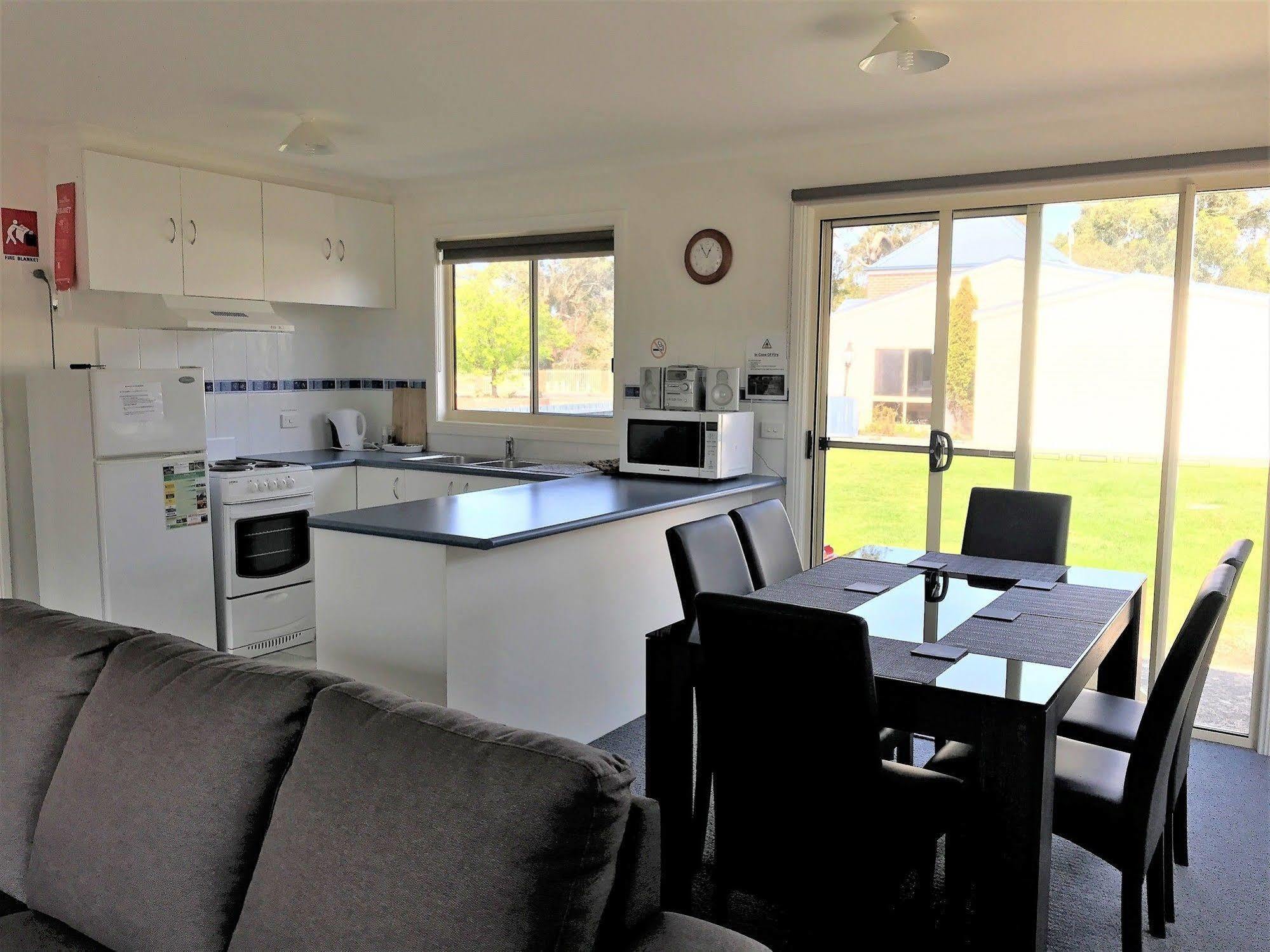 Woodbyne Resort Wimbledon Heights Экстерьер фото